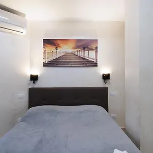 https://roma-marine-house.it-romehotels.com